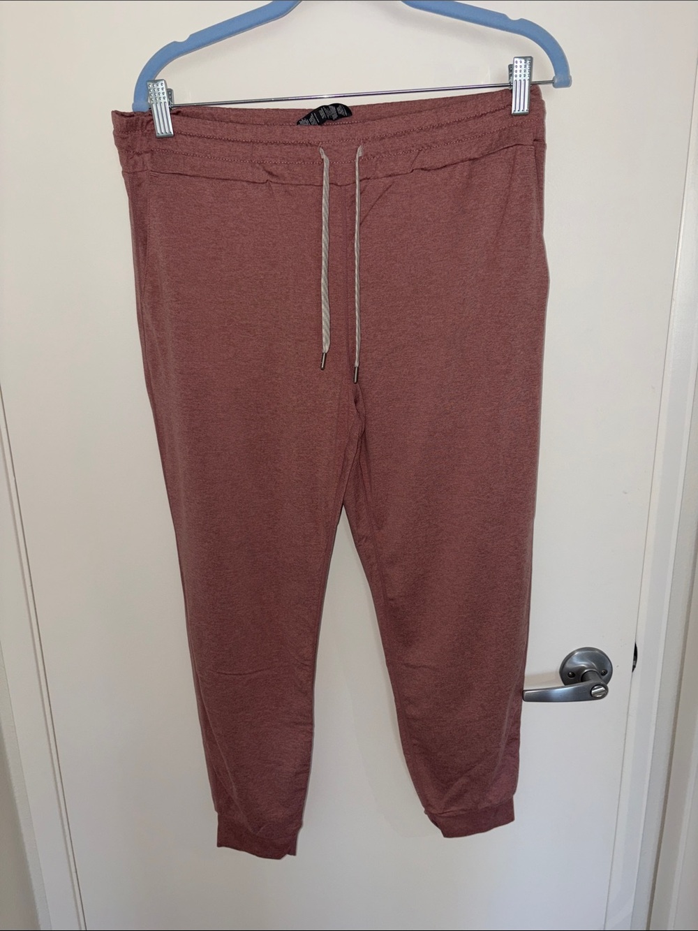 Vuori women’s  Jogger Pants in Dusty Rose - Comfortable Drawstring Sweatpants m